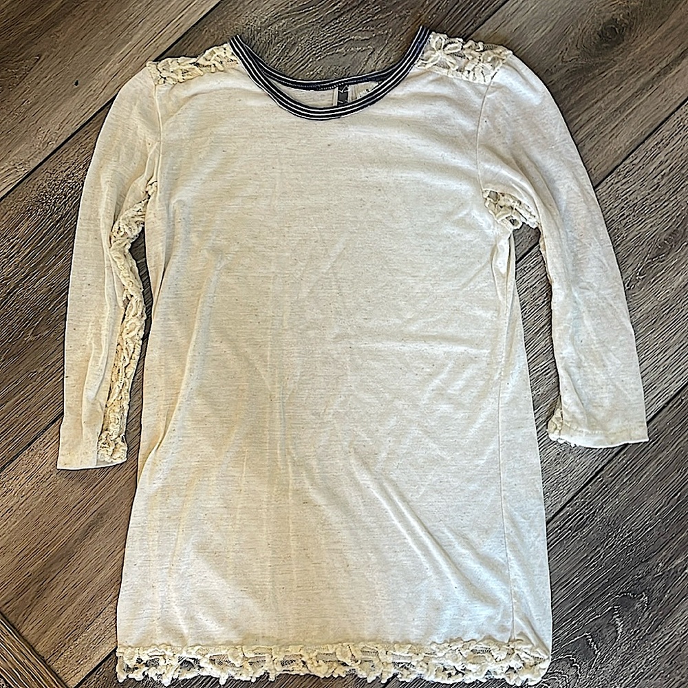 Buckle 3/4 sleeve boutique top